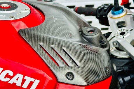 Ducati Panigale V4 Panigale V4S 10