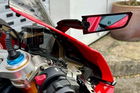 Ducati Panigale V4 Panigale V4S 35