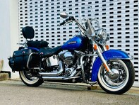 Harley-Davidson Softail 1690 Heritage Classic Custom Cruiser 2