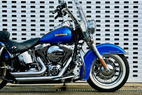 Harley-Davidson Softail 1690 Heritage Classic Custom Cruiser 4