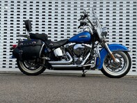 Harley-Davidson Softail 1690 Heritage Classic Custom Cruiser 18