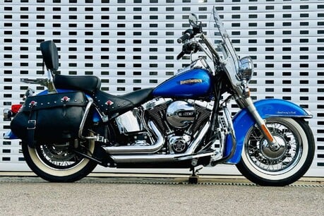 Harley-Davidson Softail 1690 Heritage Classic Custom Cruiser 1