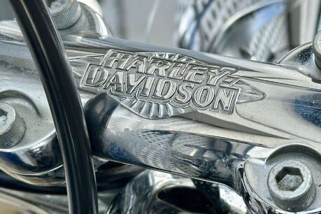 Harley-Davidson Softail 1690 Heritage Classic Custom Cruiser 12