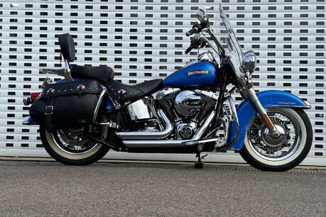 Harley-Davidson Softail 1690 Heritage Classic Custom Cruiser 18