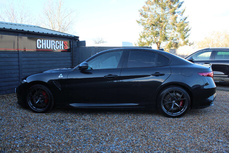 Alfa Romeo Giulia 2.9 Giulia V6 Bi-T Quadrifoglio Auto 4dr 18