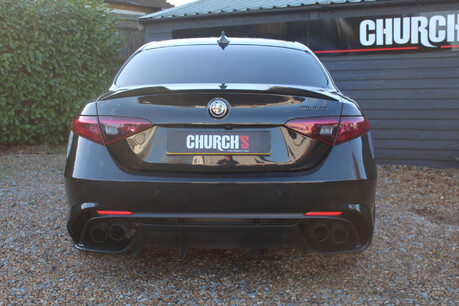 Alfa Romeo Giulia 2.9 Giulia V6 Bi-T Quadrifoglio Auto 4dr 22