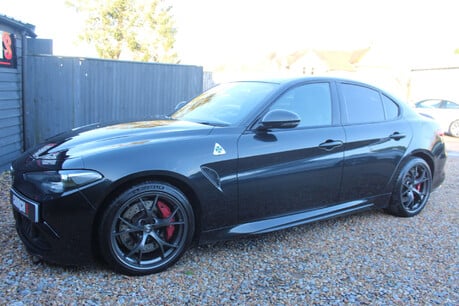 Alfa Romeo Giulia 2.9 Giulia V6 Bi-T Quadrifoglio Auto 4dr 20