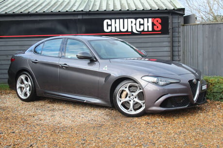 Alfa Romeo Giulia 2.9 Giulia V6 Bi-T Quadrifoglio Auto 4dr 3