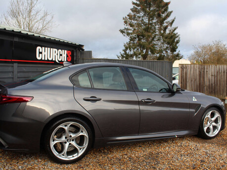 Alfa Romeo Giulia 2.9 Giulia V6 Bi-T Quadrifoglio Auto 4dr 