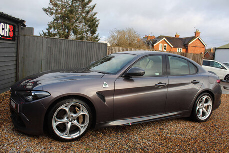 Alfa Romeo Giulia 2.9 Giulia V6 Bi-T Quadrifoglio Auto 4dr 17
