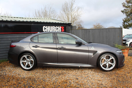 Alfa Romeo Giulia 2.9 Giulia V6 Bi-T Quadrifoglio Auto 4dr 8