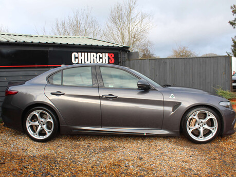 Alfa Romeo Giulia 2.9 Giulia V6 Bi-T Quadrifoglio Auto 4dr 