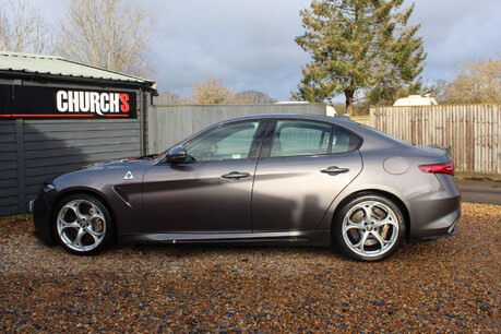 Alfa Romeo Giulia 2.9 Giulia V6 Bi-T Quadrifoglio Auto 4dr 16