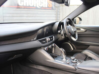Alfa Romeo Giulia 2.9 Giulia V6 Bi-T Quadrifoglio Auto 4dr 19