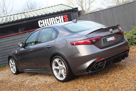 Alfa Romeo Giulia 2.9 Giulia V6 Bi-T Quadrifoglio Auto 4dr 22