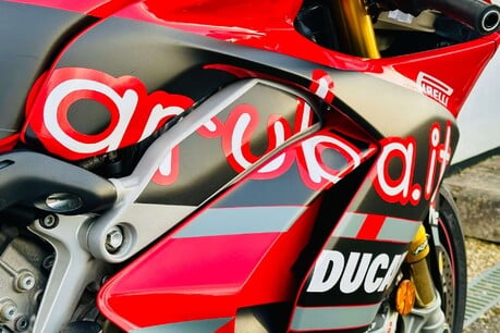 Ducati Panigale V4S 1100 13