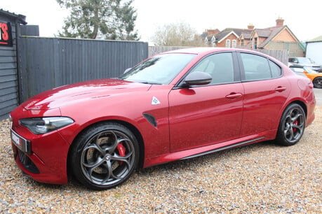 Alfa Romeo Giulia 2.9 Giulia V6 Bi-T Quadrifoglio Auto 4dr 17