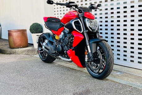 Ducati Diavel 1.2 Diavel V4 4