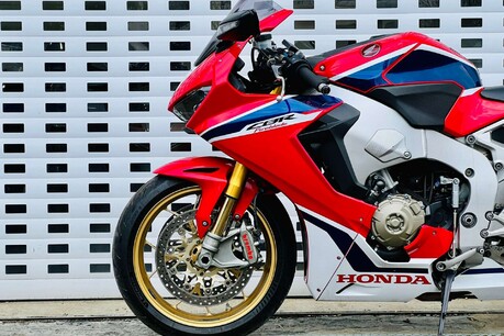 Honda CBR CBR1000 RR-R SP 11