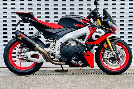 Aprilia Tuono 1.1 Tuono V4 1100 Factory 2