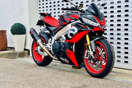 Aprilia Tuono 1.1 Tuono V4 1100 Factory 4