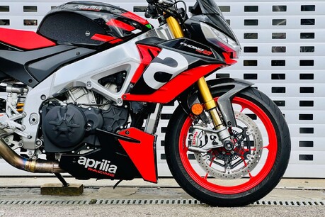 Aprilia Tuono 1.1 Tuono V4 1100 Factory 6