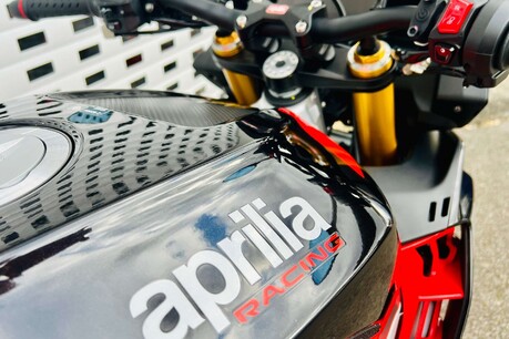 Aprilia Tuono 1.1 Tuono V4 1100 Factory 9