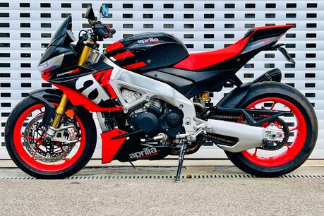 Aprilia Tuono 1.1 Tuono V4 1100 Factory 17