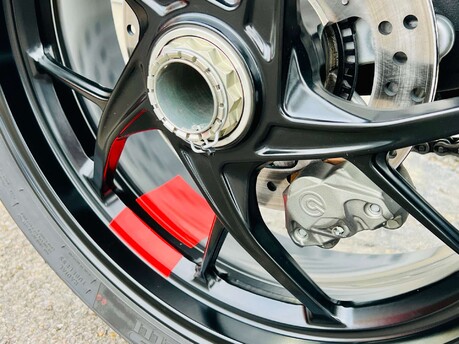 Ducati Streetfighter V2 1.0 Streetfighter V2 