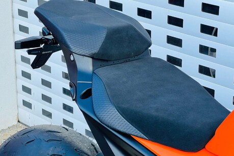 KTM Duke 1390 EVO Naked Petrol Manual Euro 5+ (190 ps) 10