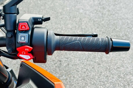 KTM Duke 1390 EVO Naked Petrol Manual Euro 5+ (190 ps) 12