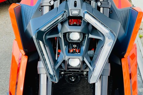 KTM Duke 1390 EVO Naked Petrol Manual Euro 5+ (190 ps) 17