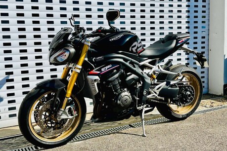 Triumph Speed Triple RS Naked Euro 5 (179 ps) 11