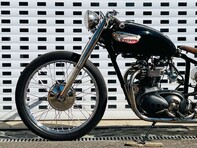 Triumph Bonneville Custom Bobber 23