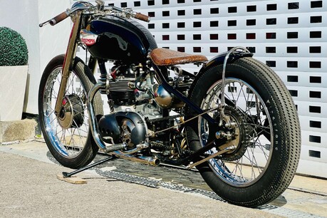 Triumph Bonneville Custom Bobber 25