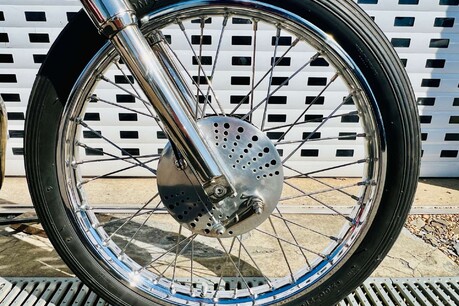 Triumph Bonneville Custom Bobber 16