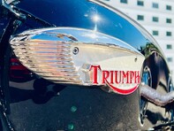Triumph Bonneville Custom Bobber 32