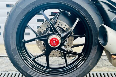 Ducati Streetfighter V2 Streetfighter V2 10