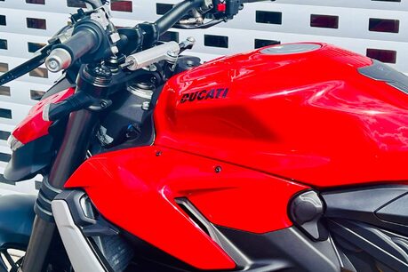 Ducati Streetfighter V2 Streetfighter V2 28