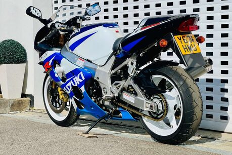 Suzuki GSX-R GSXR 1000 K1 21