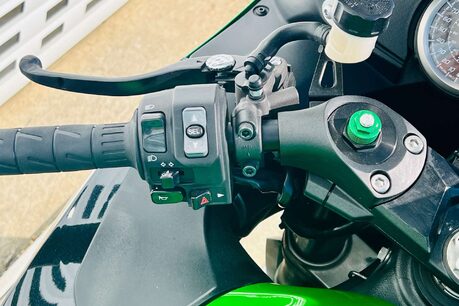 Kawasaki ZZR1400 1400 ABS Super Sports Petrol Manual (193 ps) 13