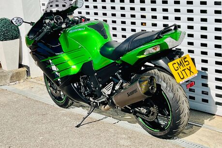 Kawasaki ZZR1400 1400 ABS Super Sports Petrol Manual (193 ps) 24