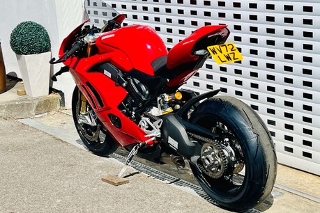 Ducati Panigale V4 Panigale V4S 33