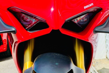 Ducati Panigale V4 Panigale V4S 11