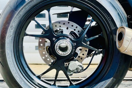 Ducati Panigale V4 Panigale V4S 23