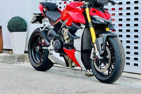 Ducati Streetfighter V4 Streetfighter V4S 4