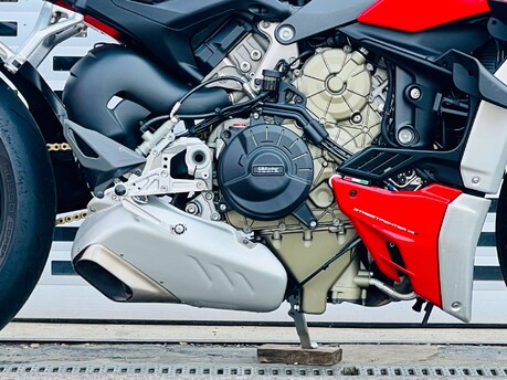 Ducati Streetfighter V4 Streetfighter V4S 