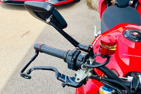 Ducati Streetfighter V4 Streetfighter V4S 19