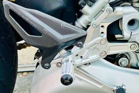 Ducati Streetfighter V4 Streetfighter V4S 21