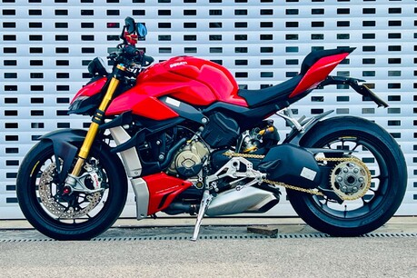 Ducati Streetfighter V4 Streetfighter V4S 22